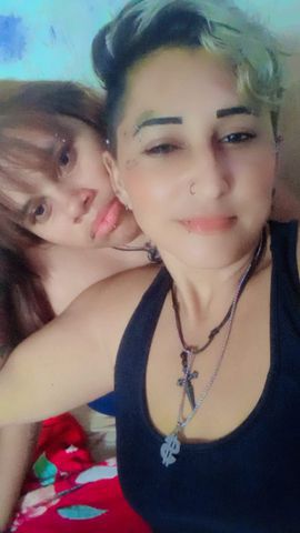 Casal de lésbicas a gente trabalhando só com conteúdos vídeo chamada e presencial também a Amada de nós de mil grau vocês vão adorar vem duas  lésbicas chupado o pau de vxs bem gostoso  até aqui o leitinho na nossa  boca se derramar quem compra  um  pasconte de 55 vxs ainda ganhar um vídeo chamada  e conteúdos  só dos melhores bb