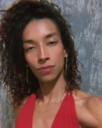 Sou uma menina trans em início de transição, estou aqui para ganhar dinheiro, realizo fetiches, sou iva e tenho local aos fins de semana, mais atendo no seu local de escolha.